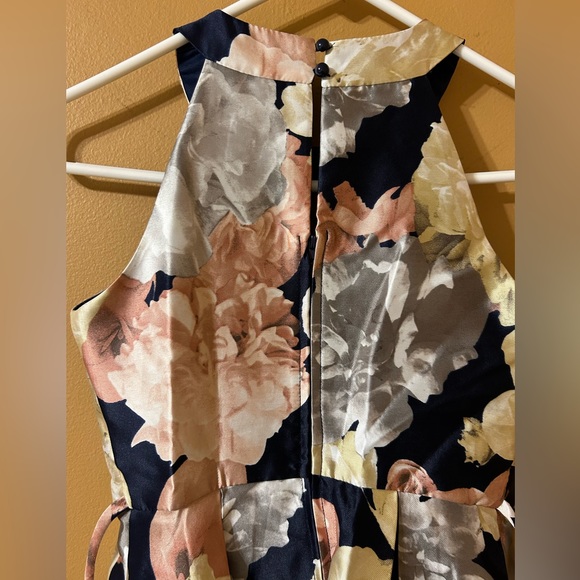 Flowered hi-low dress - Picture 5 of 8